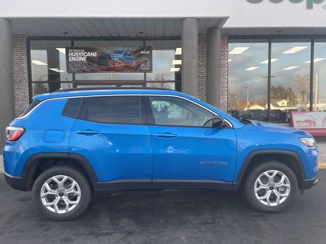 2025 Jeep Compass COMPASS LATITUDE 4X4