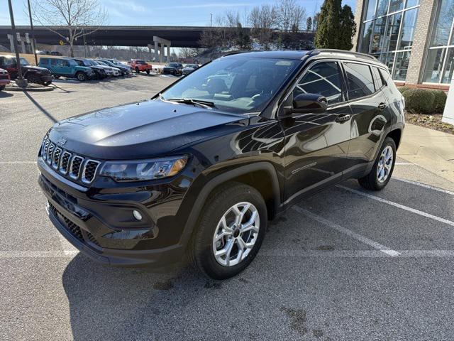 2025 Jeep Compass COMPASS LATITUDE 4X4