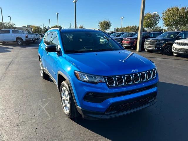2025 Jeep Compass COMPASS LATITUDE 4X4