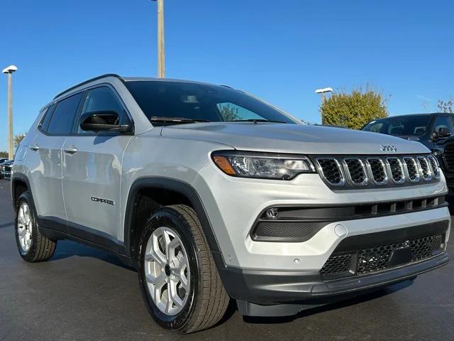 2025 Jeep Compass COMPASS LATITUDE 4X4