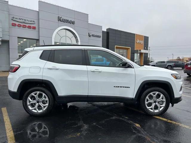 2025 Jeep Compass COMPASS LATITUDE 4X4