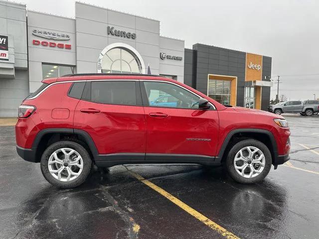 2025 Jeep Compass COMPASS LATITUDE 4X4