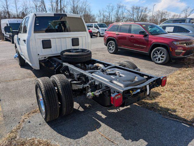 2024 RAM Ram 3500 Chassis Cab RAM 3500 TRADESMAN CREW CAB CHASSIS 4X4 60 CA