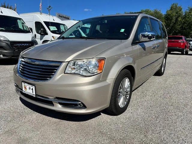 2015 Chrysler Town and Country Touring-L