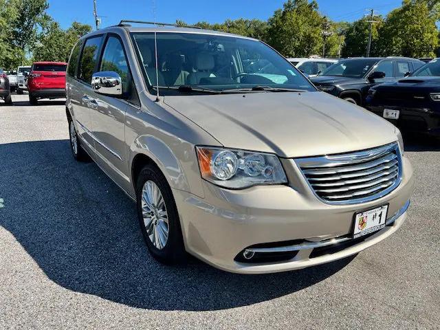 2015 Chrysler Town and Country Touring-L