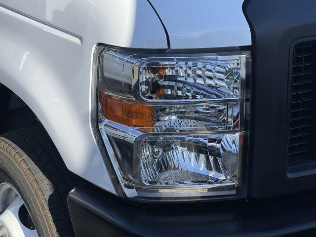 2025 Ford E-450 Cutaway E-450 SUPER DUTY