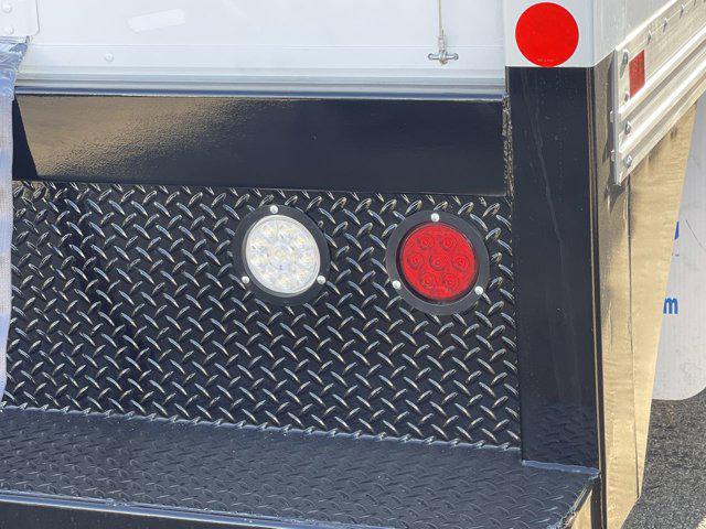 2025 Ford E-450 Cutaway E-450 SUPER DUTY