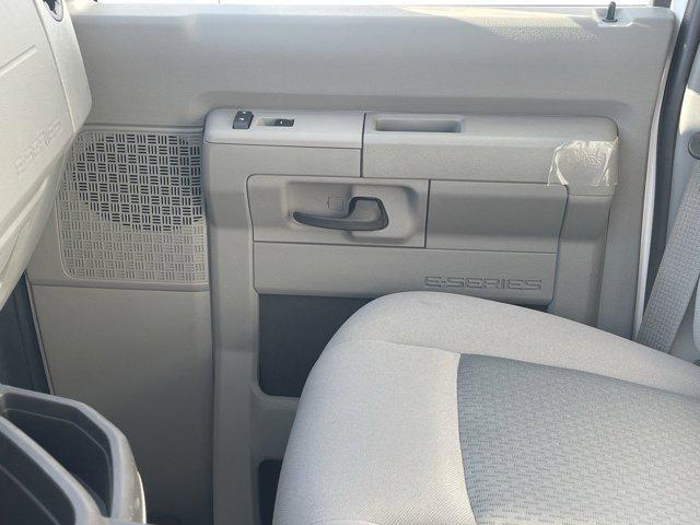 2025 Ford E-450 Cutaway E-450 SUPER DUTY