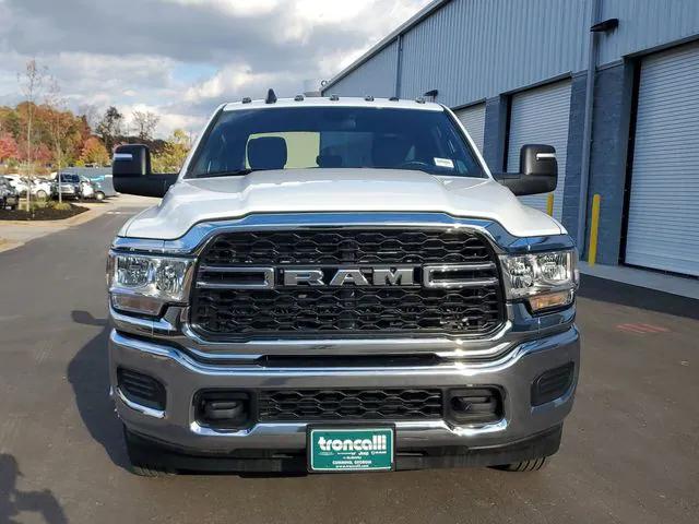 2024 RAM Ram 3500 Chassis Cab RAM 3500 TRADESMAN CREW CAB CHASSIS 4X4 60 CA