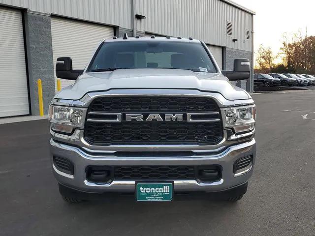 2024 RAM Ram 3500 Chassis Cab RAM 3500 TRADESMAN CREW CAB CHASSIS 4X4 60 CA