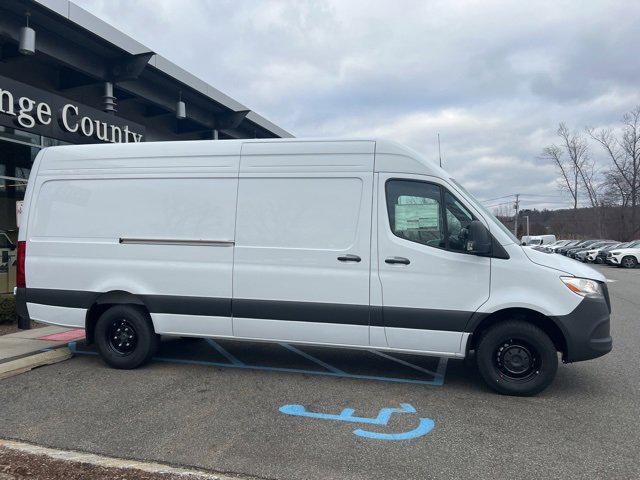 2025 Mercedes-Benz Sprinter 3500 Cargo 170 WB