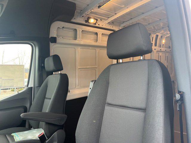 2025 Mercedes-Benz Sprinter 3500 Cargo 170 WB
