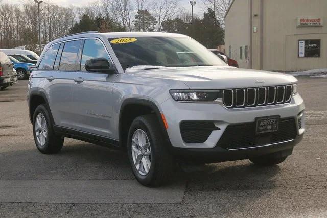 2025 Jeep Grand Cherokee GRAND CHEROKEE LAREDO X 4X4