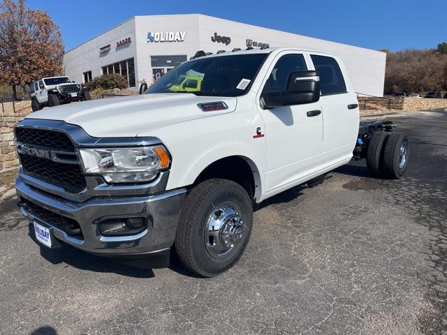 2024 RAM Ram 3500 Chassis Cab RAM 3500 TRADESMAN CREW CAB CHASSIS 4X4 60 CA
