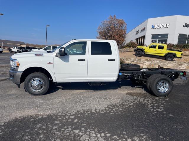 2024 RAM Ram 3500 Chassis Cab RAM 3500 TRADESMAN CREW CAB CHASSIS 4X4 60 CA