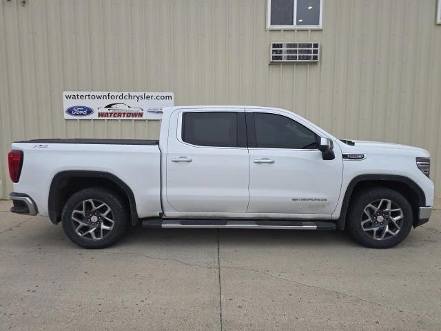 2022 GMC Sierra 1500 4WD Crew Cab Short Box SLT 2022 GMC Sierra 1500 4WD Crew Cab Short Box SLT