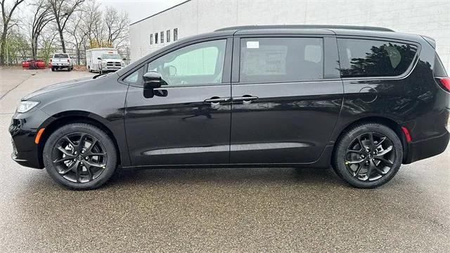 2025 Chrysler Pacifica PACIFICA LIMITED