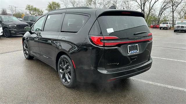 2025 Chrysler Pacifica PACIFICA LIMITED