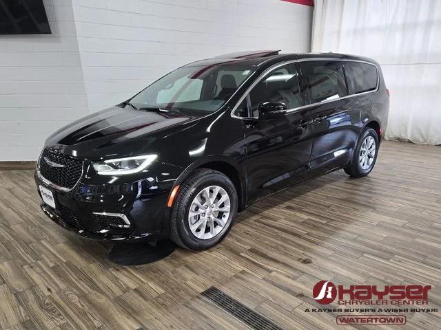 2025 Chrysler Pacifica PACIFICA SELECT AWD
