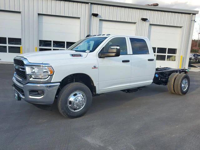 2024 RAM Ram 3500 Chassis Cab RAM 3500 TRADESMAN CREW CAB CHASSIS 4X4 60 CA