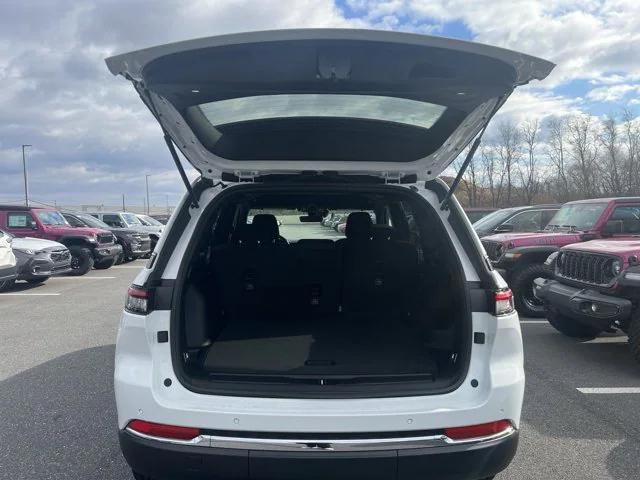 2025 Jeep Grand Cherokee GRAND CHEROKEE LAREDO 4X4