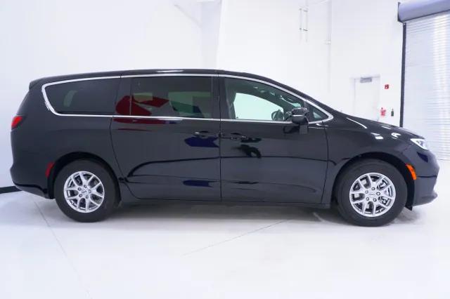 2025 Chrysler Pacifica PACIFICA SELECT