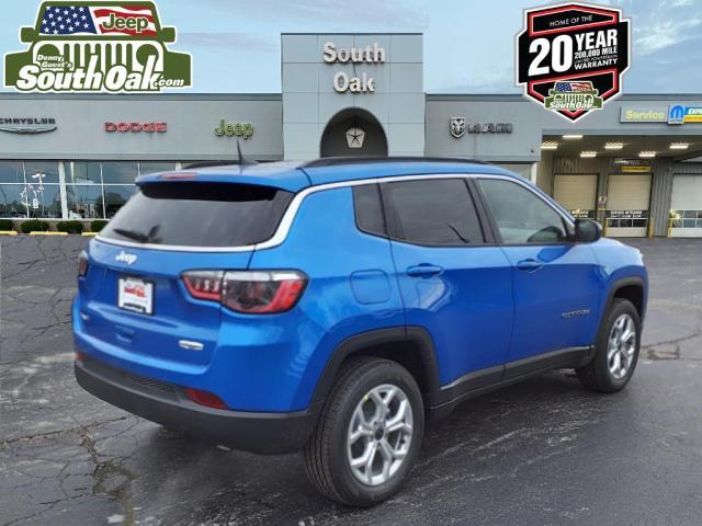 2025 Jeep Compass COMPASS LATITUDE 4X4