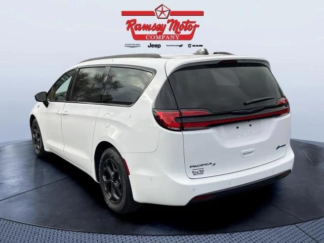 2024 Chrysler Pacifica Hybrid Premium S Appearance Pkg