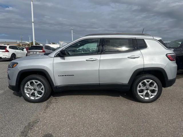 2025 Jeep Compass COMPASS LATITUDE 4X4