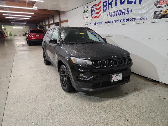 2025 Jeep Compass COMPASS LATITUDE 4X4