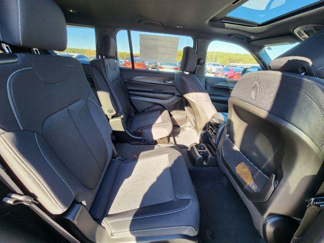 2025 Jeep Grand Cherokee GRAND CHEROKEE L LAREDO X 4X2