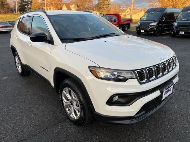 2025 Jeep Compass COMPASS LATITUDE 4X4