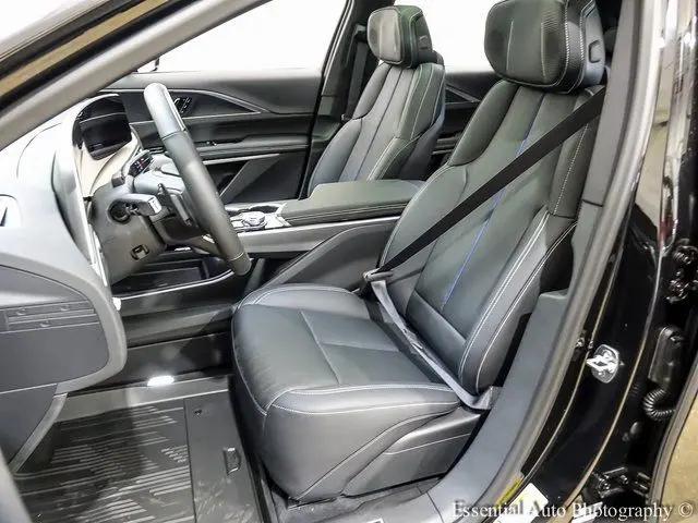 2025 Cadillac iQ Luxury w/1SE