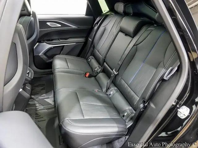 2025 Cadillac iQ Luxury w/1SE