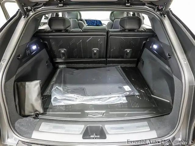 2025 Cadillac iQ Luxury w/1SE
