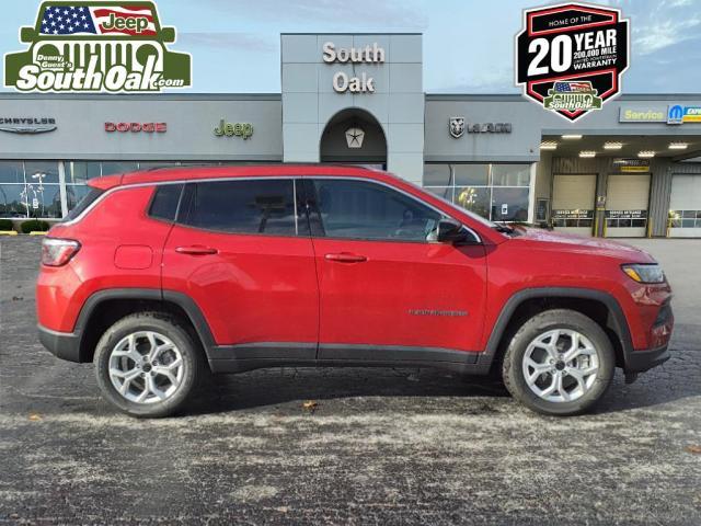 2025 Jeep Compass COMPASS LATITUDE 4X4