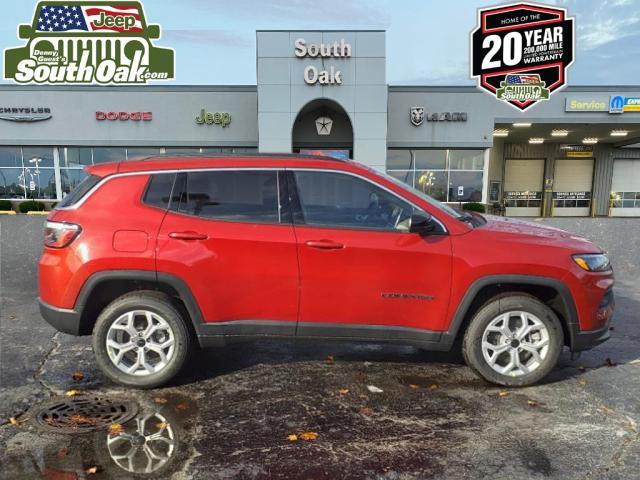 2025 Jeep Compass COMPASS LATITUDE 4X4