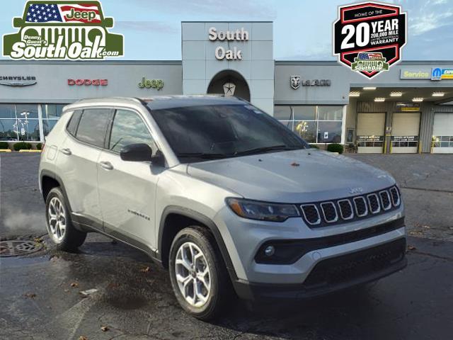 2025 Jeep Compass COMPASS LATITUDE 4X4