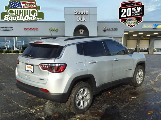 2025 Jeep Compass COMPASS LATITUDE 4X4