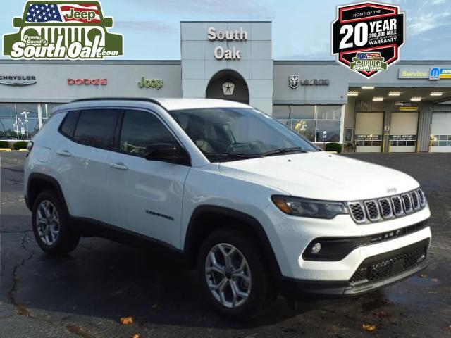 2025 Jeep Compass COMPASS LATITUDE 4X4