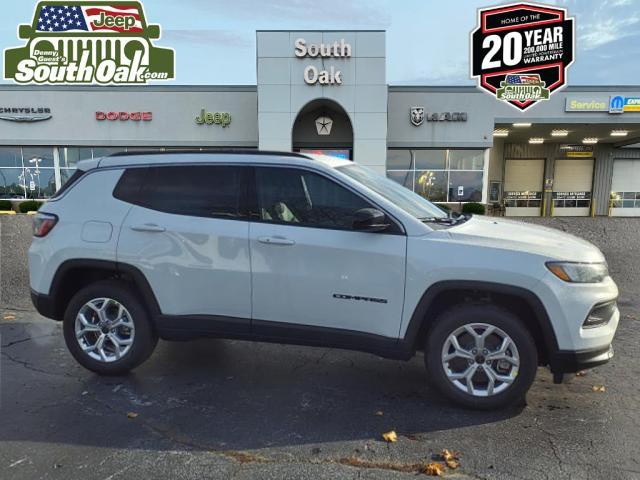 2025 Jeep Compass COMPASS LATITUDE 4X4