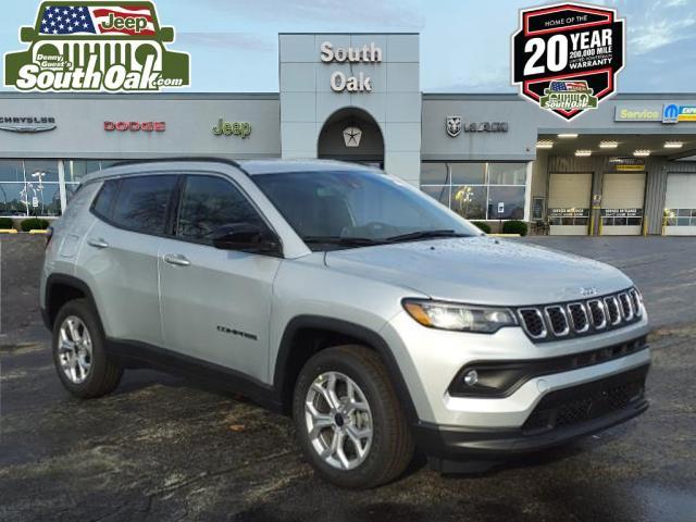 2025 Jeep Compass COMPASS LATITUDE 4X4