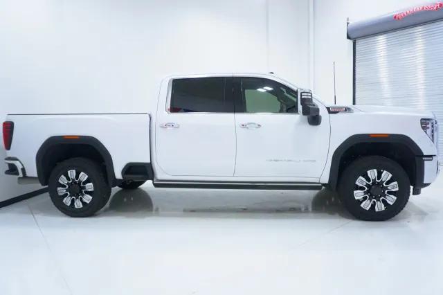 2024 GMC Sierra 2500HD 4WD Crew Cab Standard Bed Denali