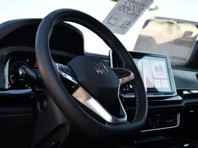 2025 Volkswagen Atlas Cross Sport 2.0T SE w/Technology