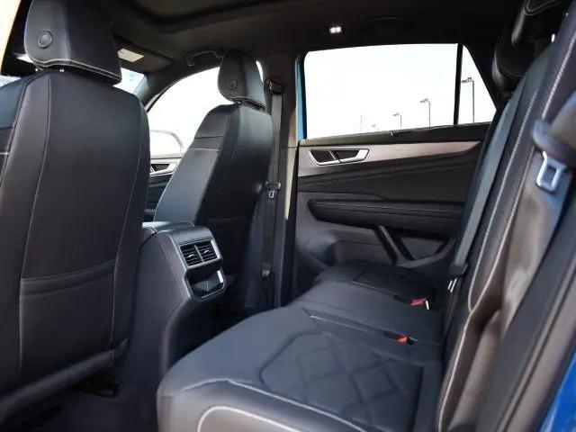 2025 Volkswagen Atlas Cross Sport 2.0T SE w/Technology