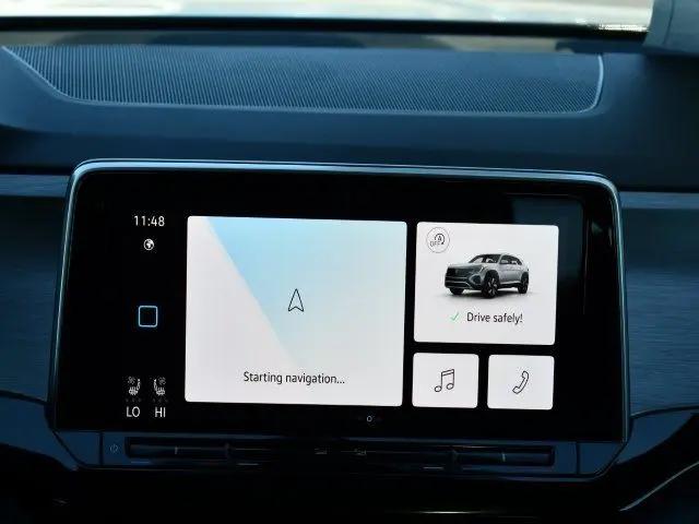 2025 Volkswagen Atlas Cross Sport 2.0T SE w/Technology