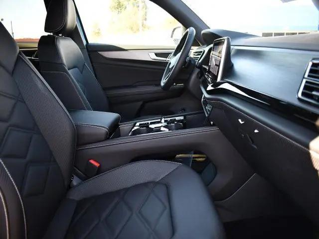 2025 Volkswagen Atlas Cross Sport 2.0T SE w/Technology