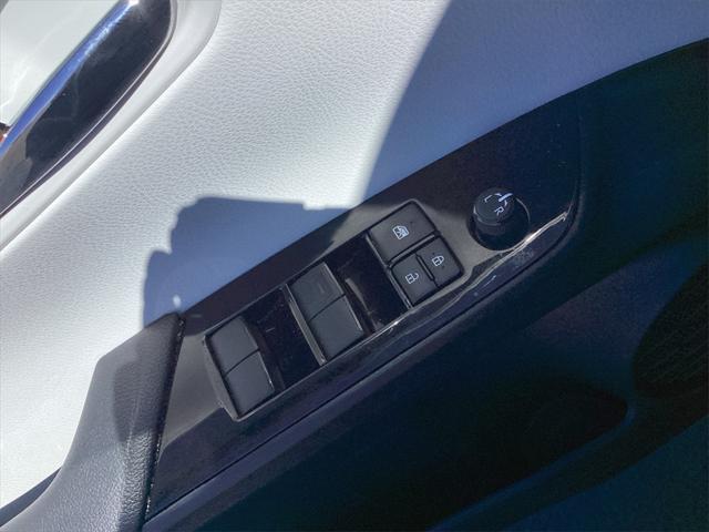 2022 Toyota Prius LE