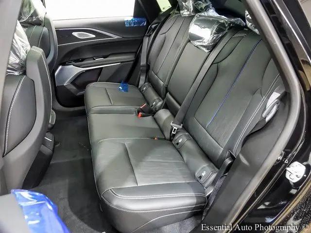 2025 Cadillac iQ Luxury w/1SD