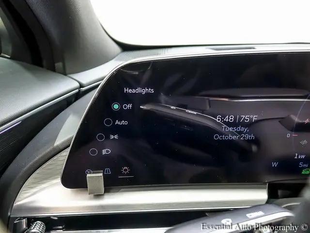 2025 Cadillac iQ Luxury w/1SD